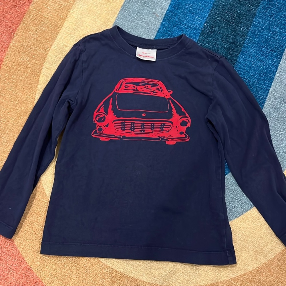 Long-sleeve tee shirt